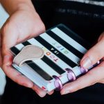 accessoire de lecture en cuir magnétique