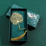 accessoire de lecture en laiton fleurs