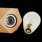 lampe de chevet en chêne naturel